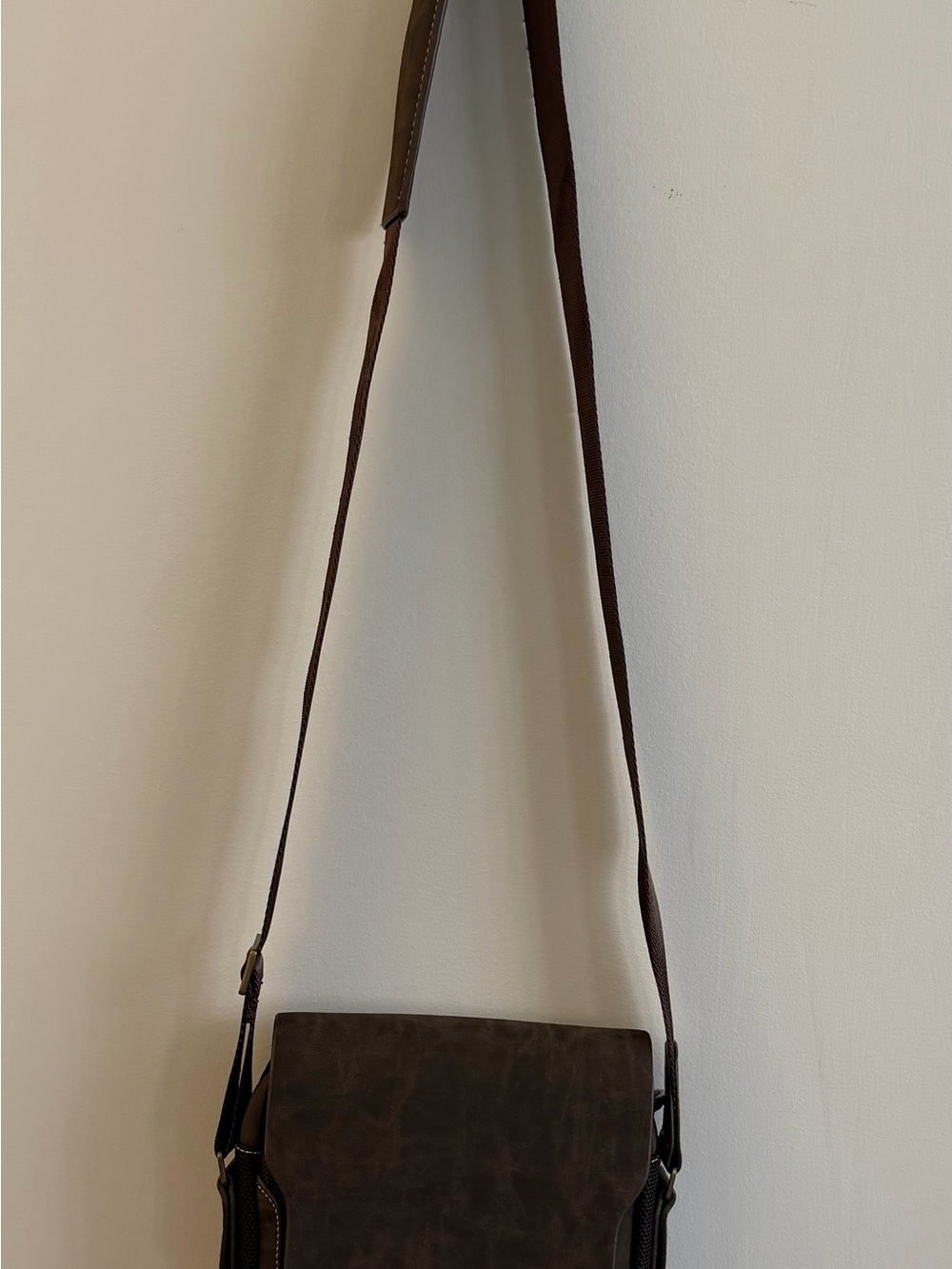 Men's Brown Messenger Bag with Adjustable Strap